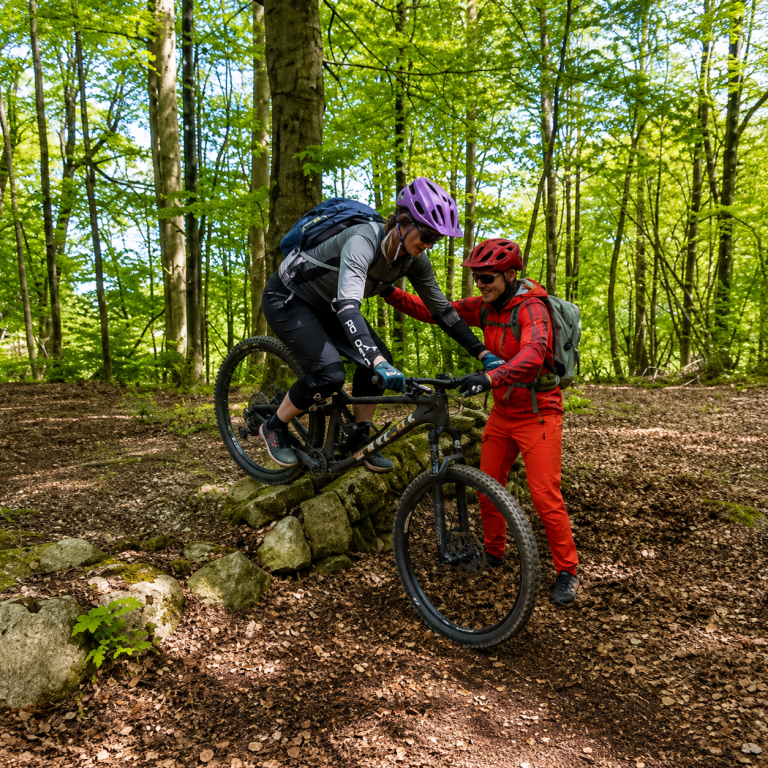 MTB Techniktraining für Frauen bei Rosenheim – Treppen, Stufen und steile Passagen kontrolliert fahren